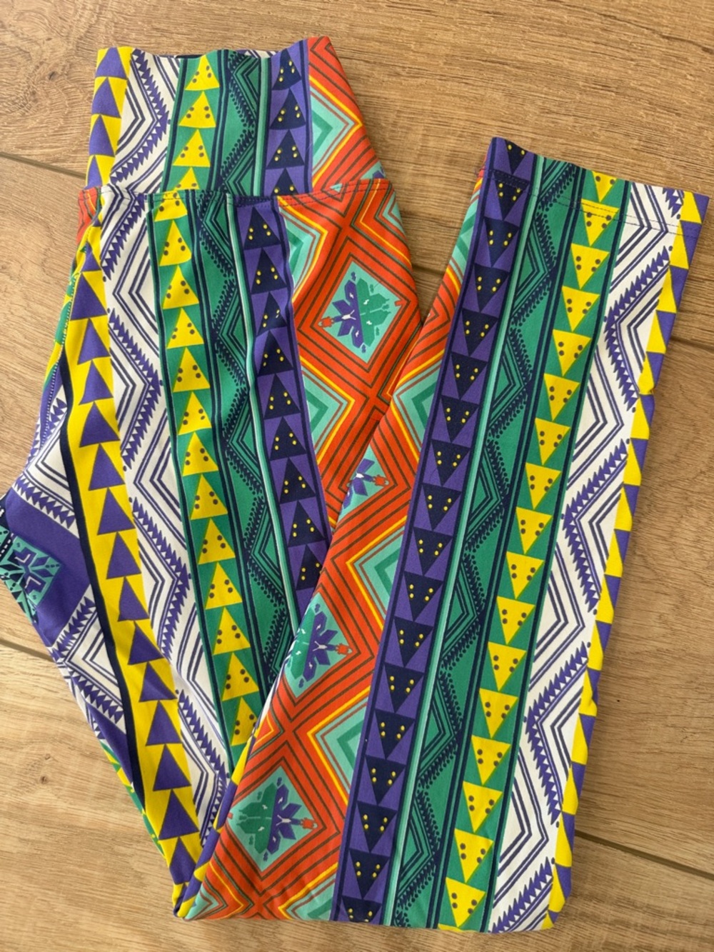 Liquido Multicolor Aztec Stripe capris Leggings